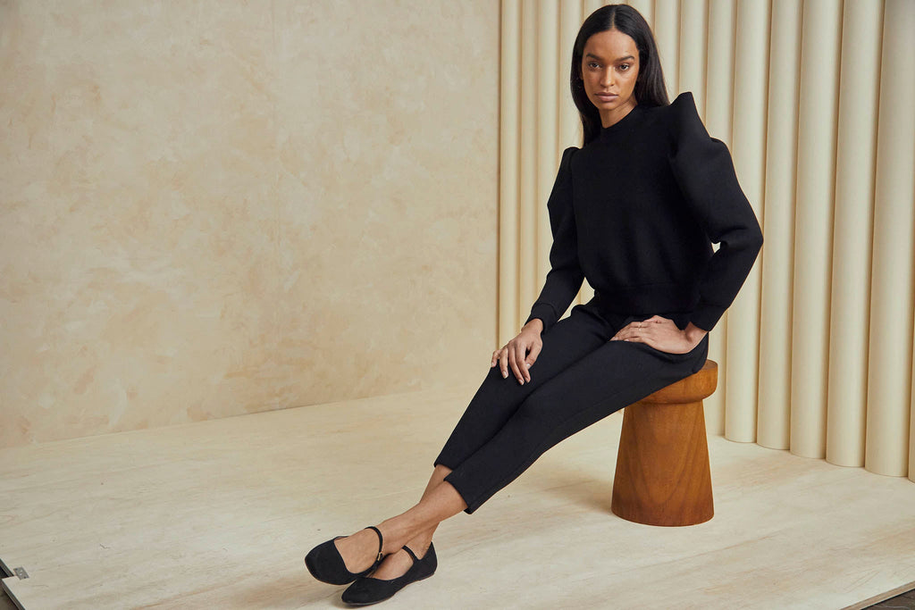 Teddy Sweatshirt and Siegle Pant in Onyx.