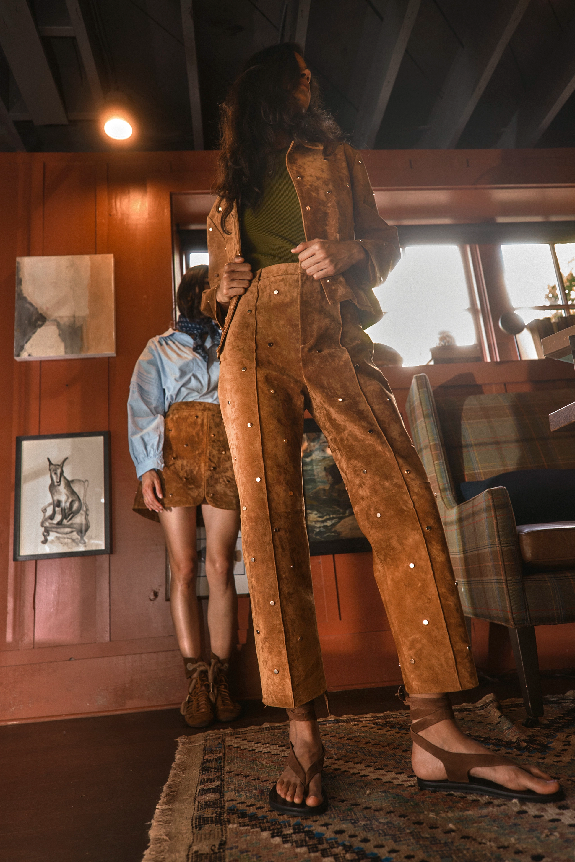 The Hills Pant in Saddle paired with the matching Hanlin Jacket and Lee Top in Pine Grove.