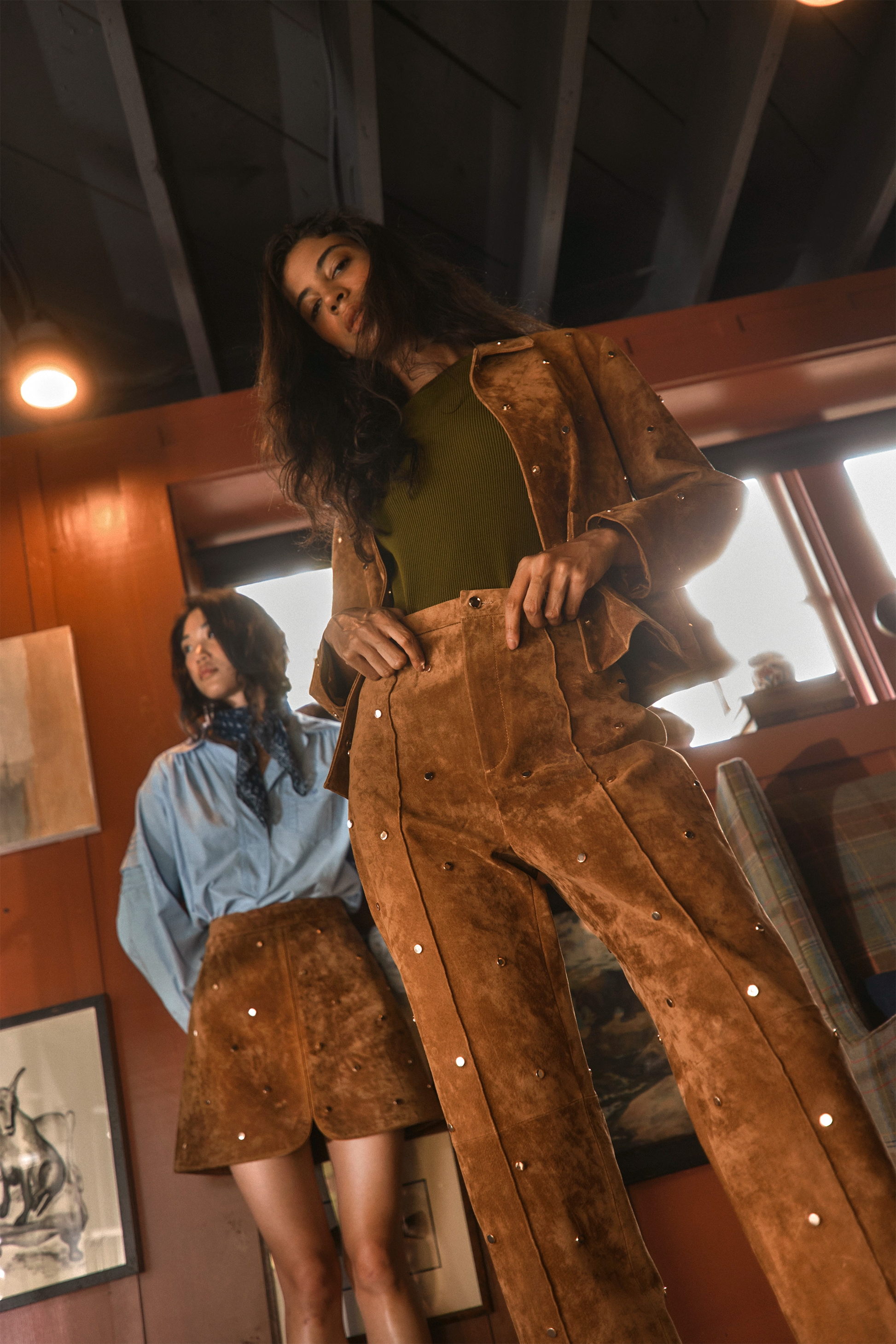 The Hills Pant in Saddle paired with the matching Hanlin Jacket and Lee Top in Pine Grove.