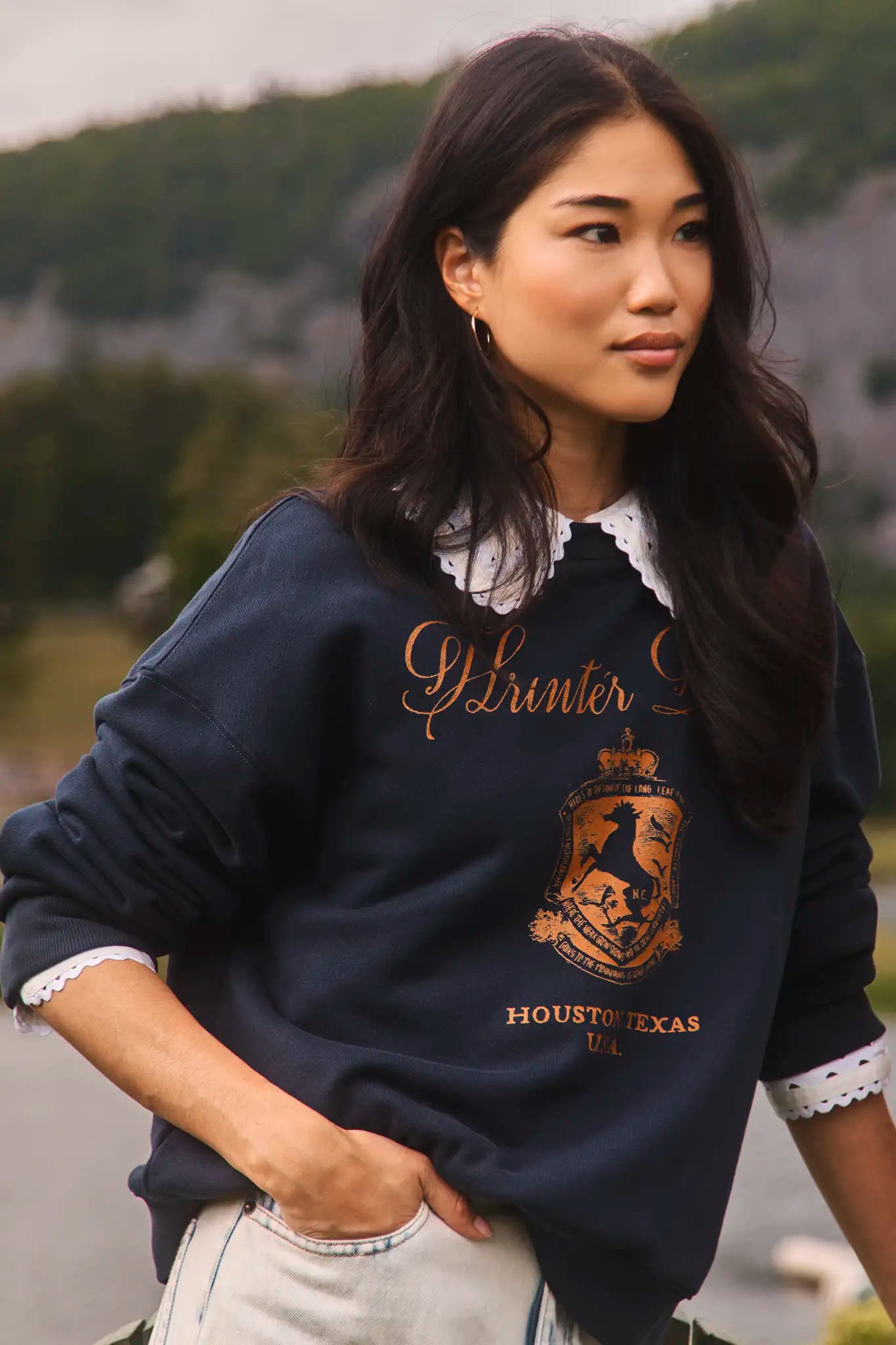 The Heritage Sweatshirt in Midnight blue paired with Wray Pant in washed blue denim. 