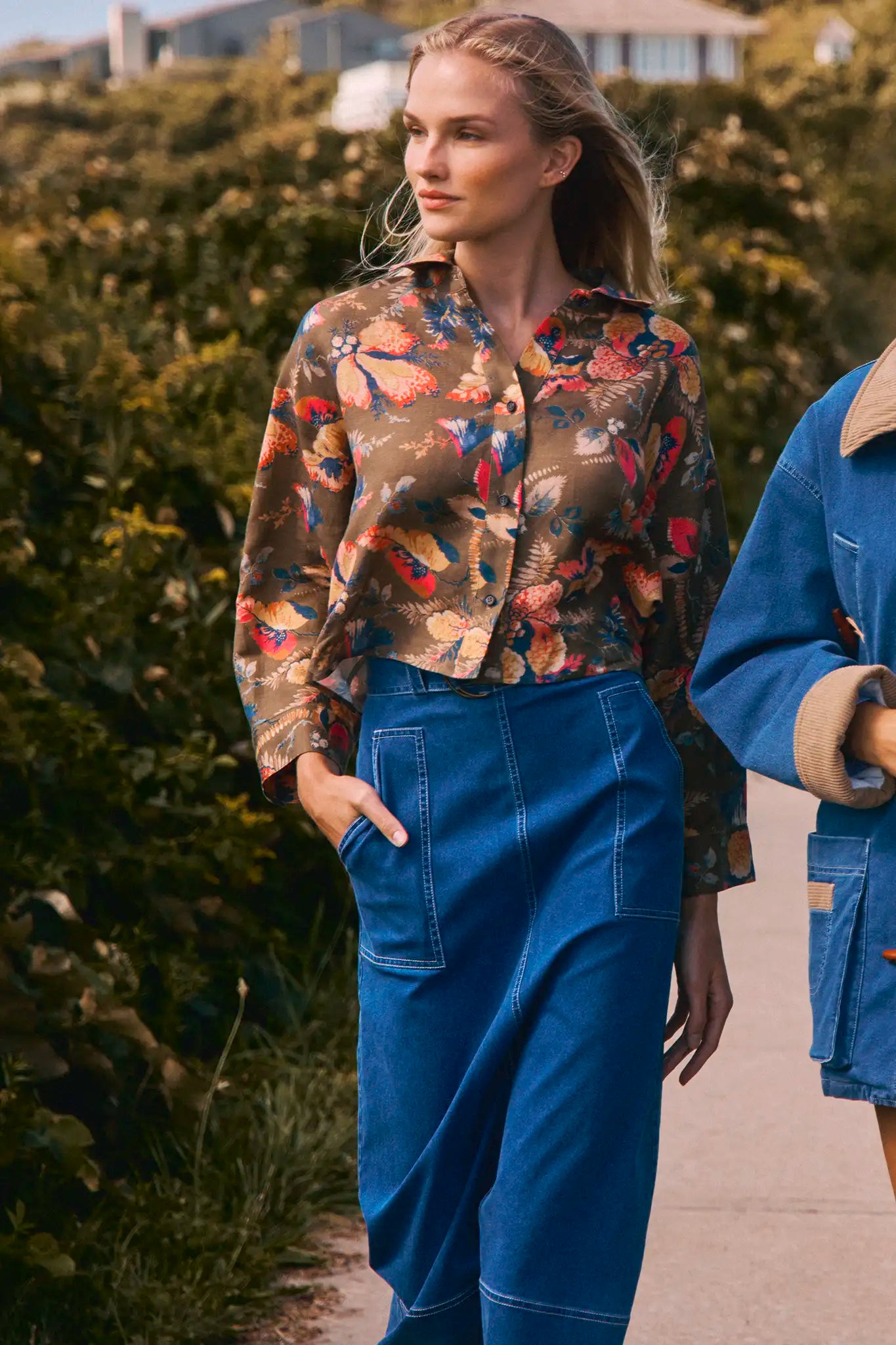 Denim midi skirt framed by patch pockets with crisp topstitching and a removable belt with a D-ring.