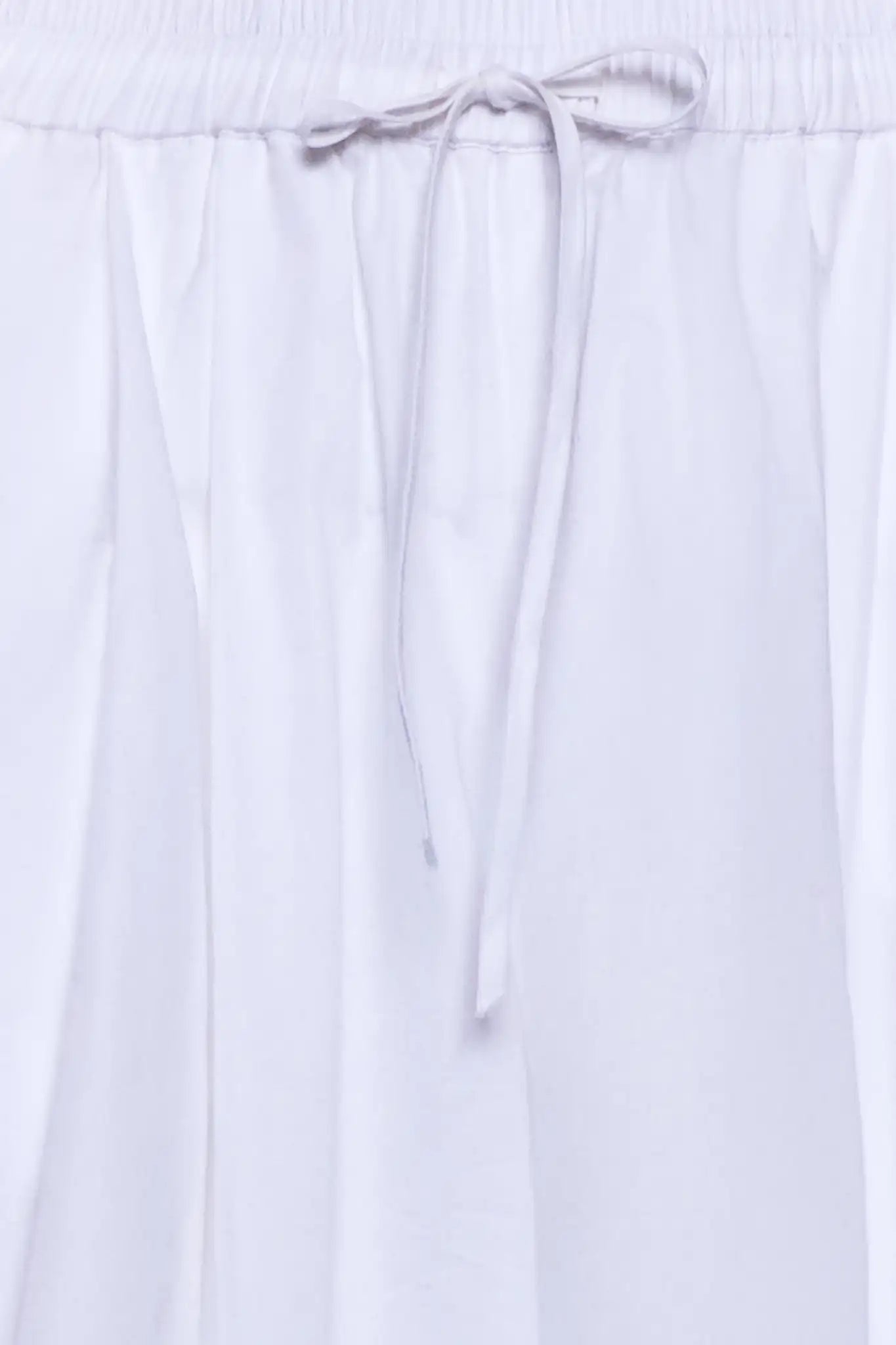 Cotton, white, wide-leg pant with tie. 