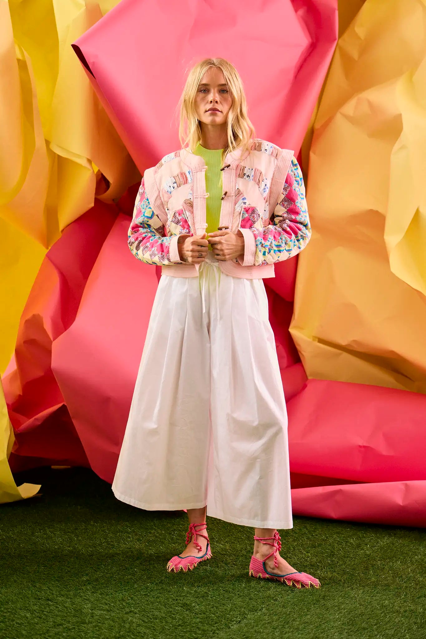 Cotton, white, wide-leg pant with tie. 