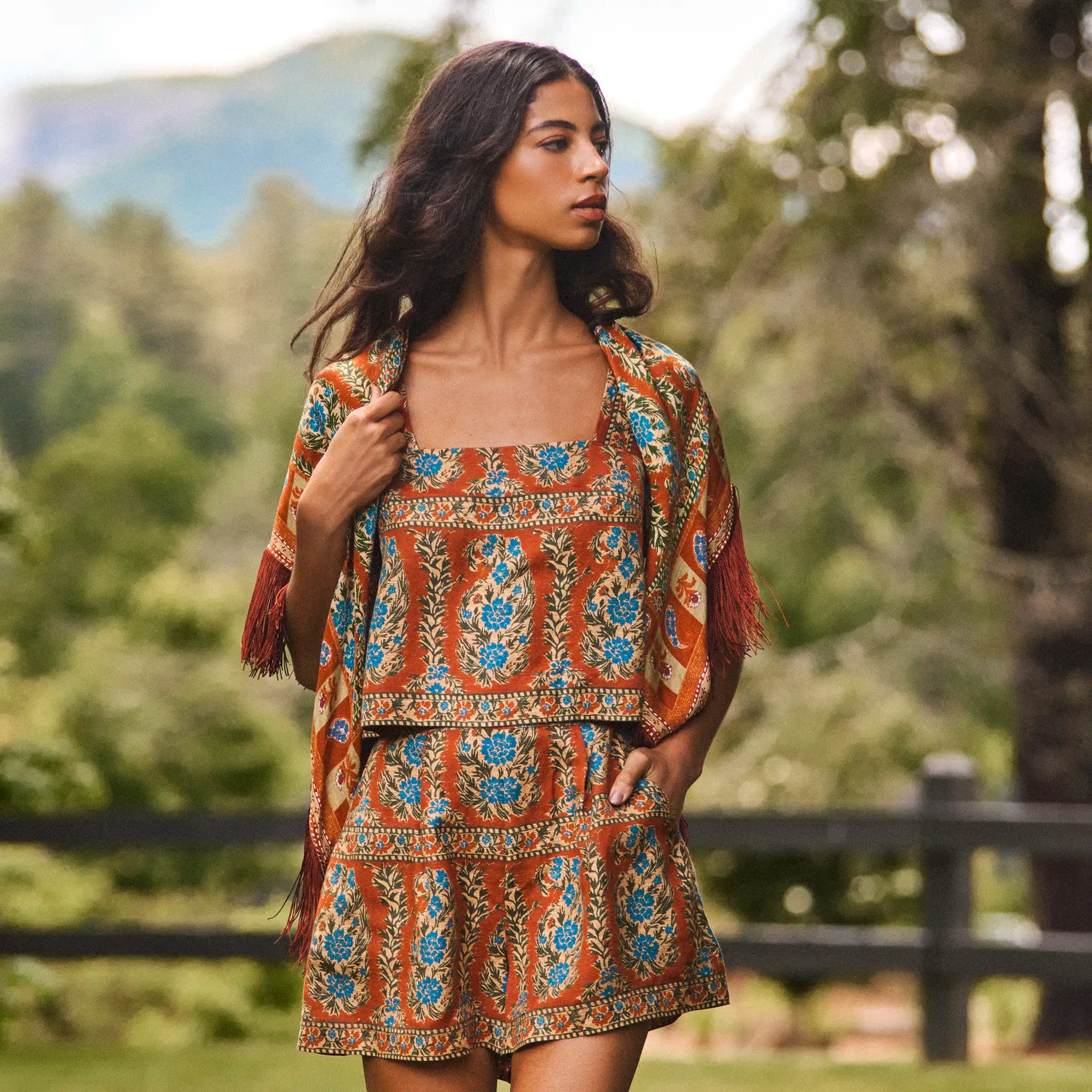 hunter bell dress Women's April The structured square neckline and short puff sleeves with soft elastic cuffs are complemented by a fitted bodice that flows into a sweeping circle skirt for a beautifully flattering shape. Hunter Bell McCauley Dress