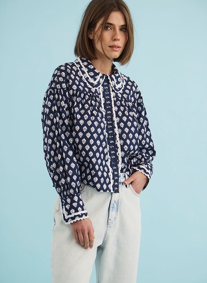The Finch Top in Thistle & Vine Blue paired with the Wray Pant in Washed Blue Denim. 