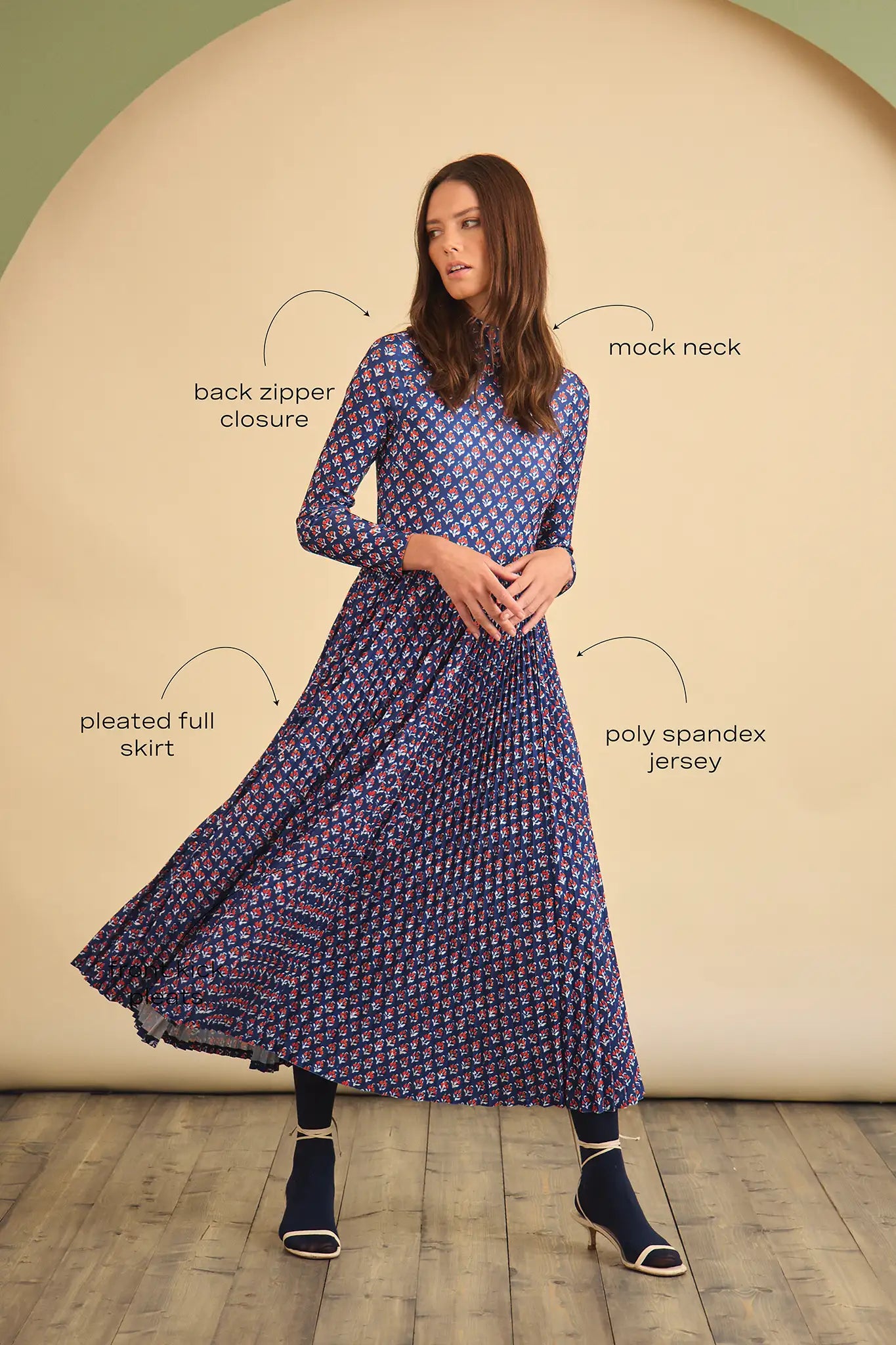 The Sabine Dress has a turtleneck top, a fitted bodice, a pleated skirt in a stretch jersey.