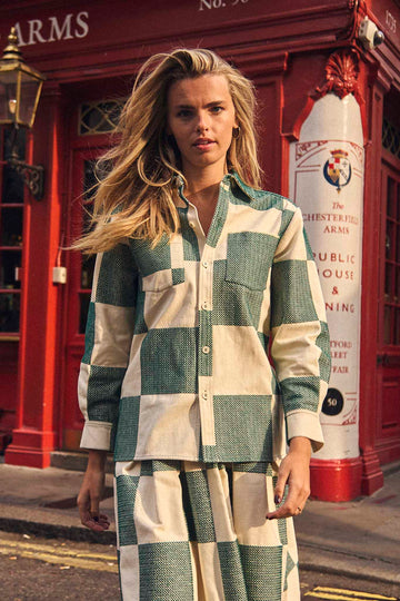 The Hudson overshirt has a collared neck, long sleeves with button cuffs, and has a relaxed fit.