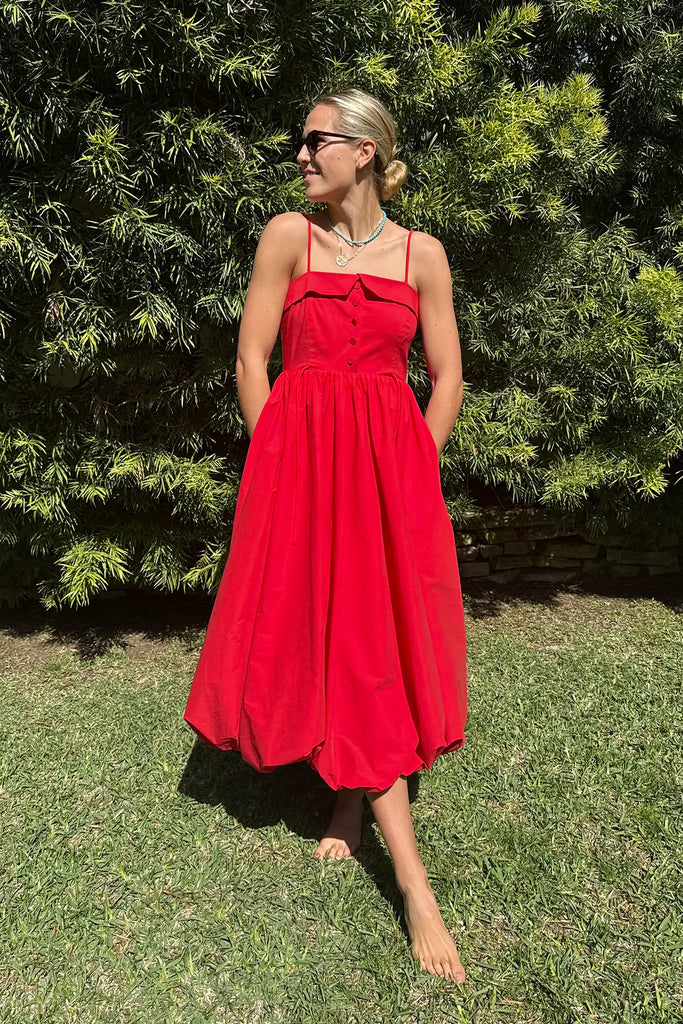 @sam.moooves wearing the Hunter Bell Taryn Dress.