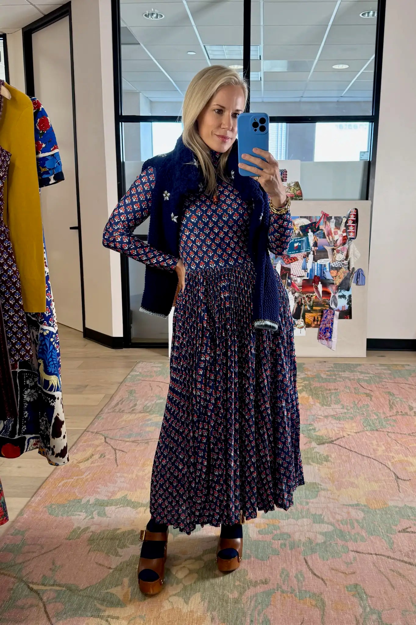 The Sabine Dress has a turtleneck top, a fitted bodice, a pleated skirt in a stretch jersey.