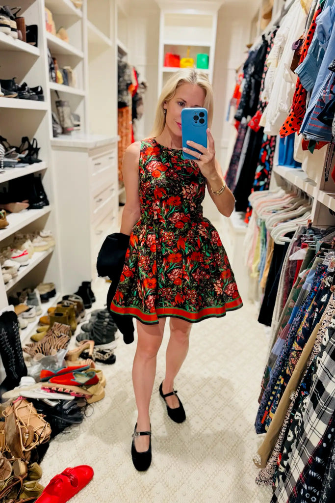 The Layne Dress is a sleeveless mini dress with a fit and flare style in our holiday floral print. 