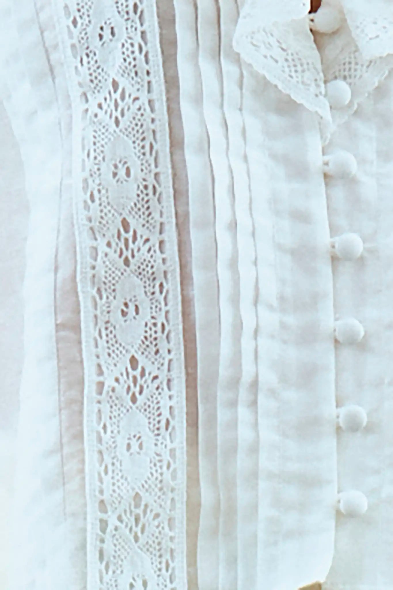 Close up of the Mare top in white.