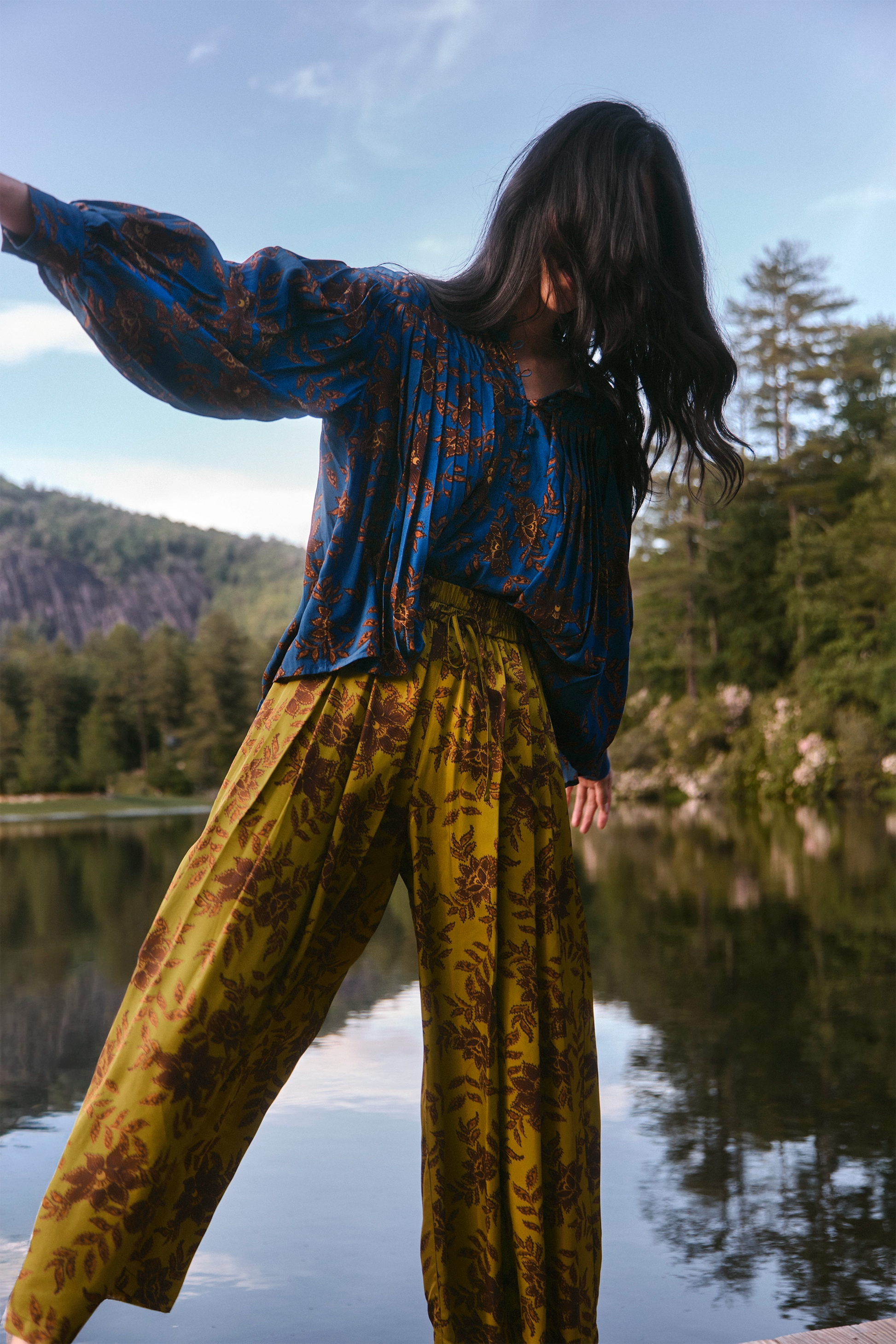 The Tilda Top in Wild Vine Blue paired with the Whisper Pant in Wild Vine Lime. 
