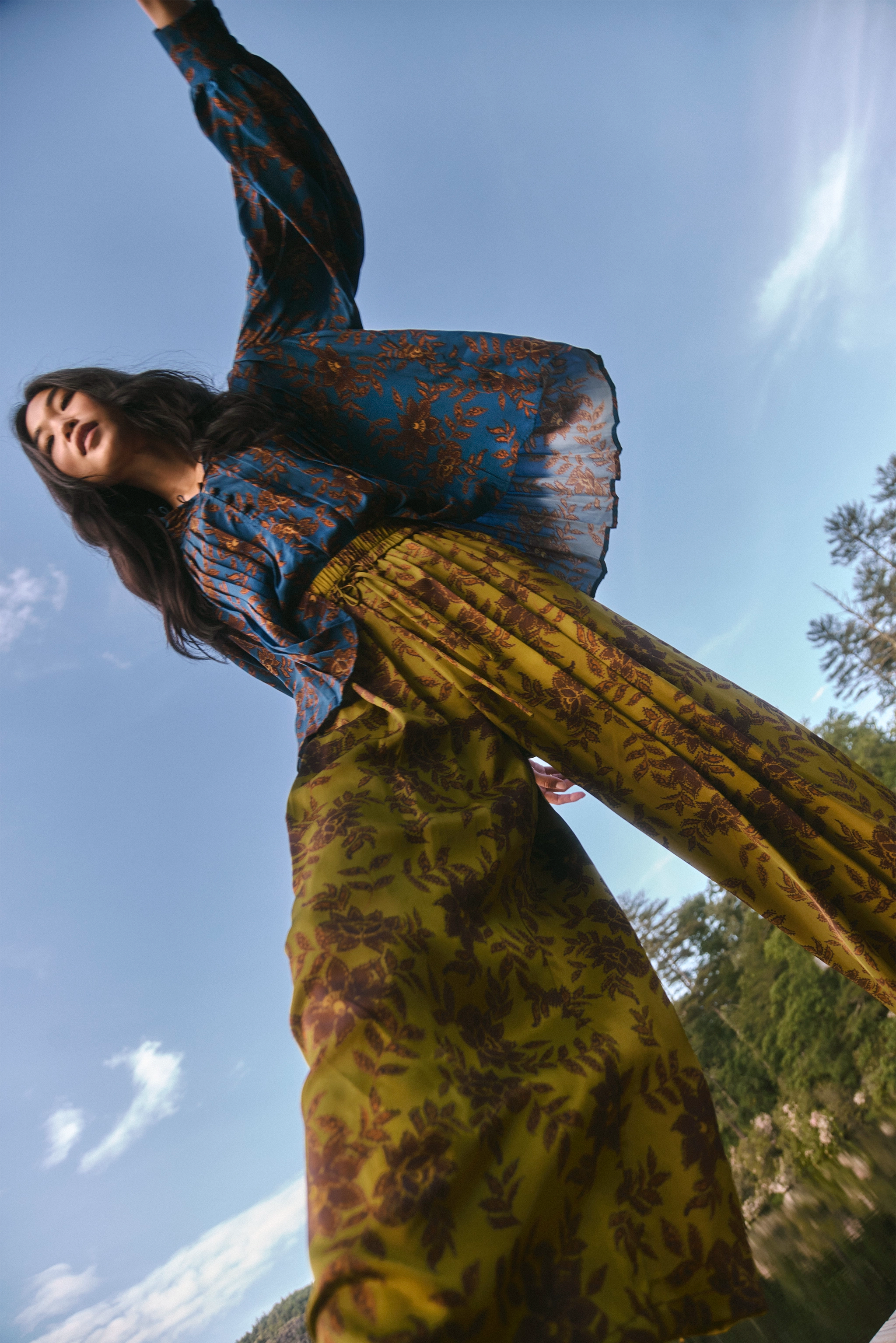 The Tilda Top in Wild Vine Blue paired with the Whisper Pant in Wild Vine Lime. 