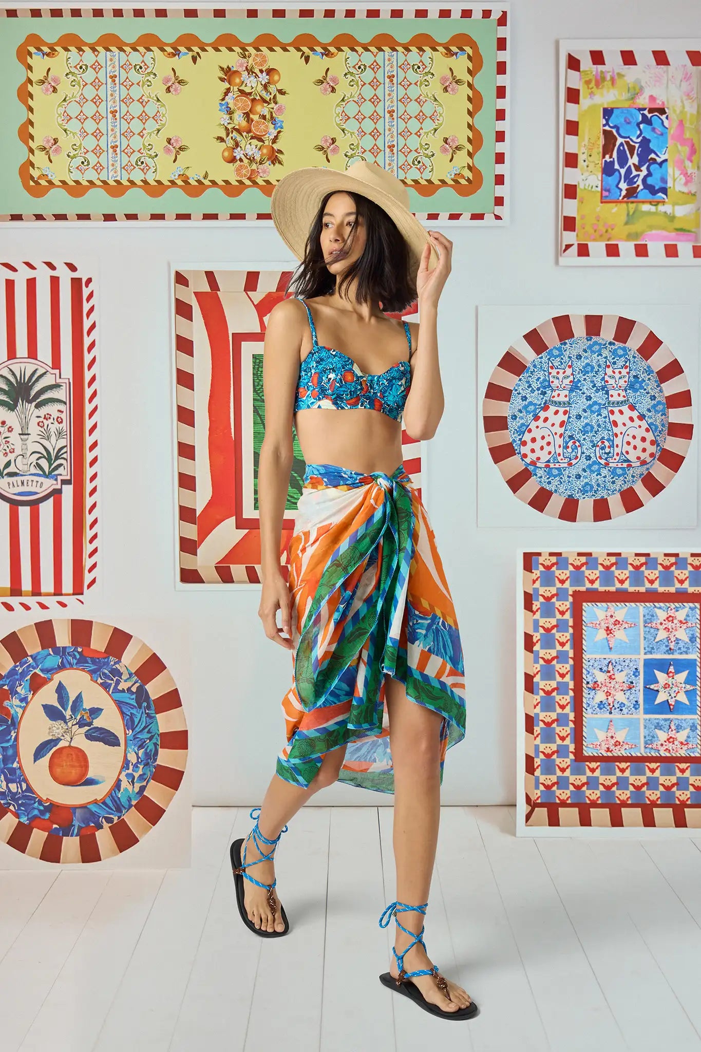 This versatile 100% cotton sarong is perfect for layering over swimwear.